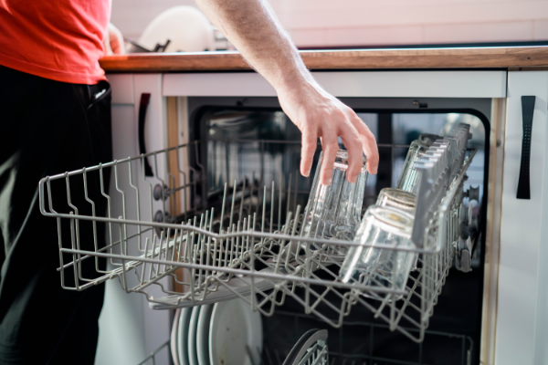 The Best Way to Load a Dishwasher - The Hacky Homemaker